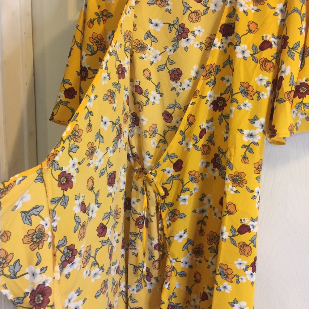 Floral Wrap Tie Dress, by Shein, size Medium - Picture 10 of 10